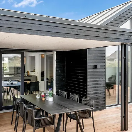 Exclusive Newly Built Pool House With Outdoor - 1032 *