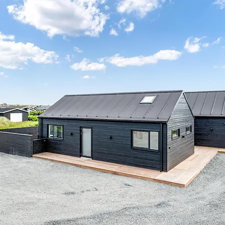 Exclusive Newly Built Pool House With Outdoor - 1032